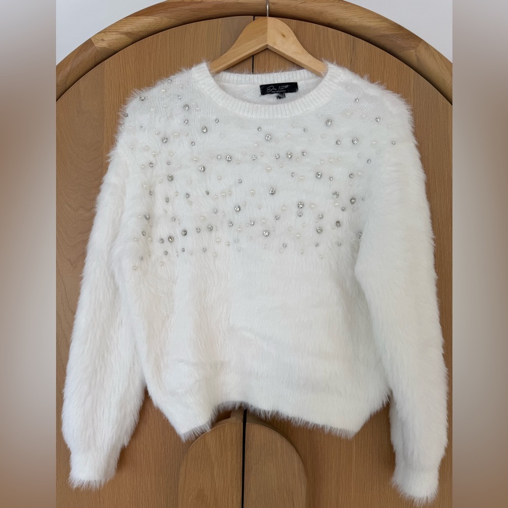 On 12th NWOT White Fuzzy Sweater with Embellishments Size XL